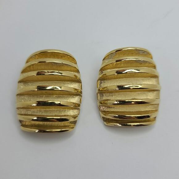 Givenchy Gold Vintage Striped Horizontal Bar Clip Earrings 80's - Picture 1 of 4